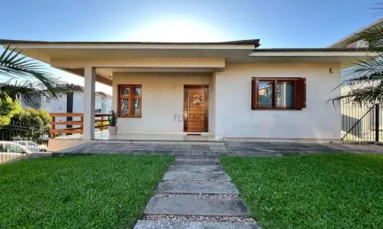 Casa à venda, 5 quartos, 1 suíte, 3 vagas, Triângulo - Carlos Barbosa/RS