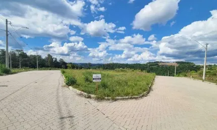 Lindo terreno de esquina no Loteamento Vila Olímpia Saõ Roque