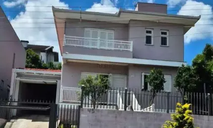 Maravilhosa casa de 2 pisos com quintal no Licorsul