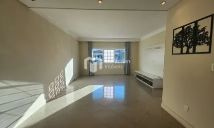 Casa com 3 quartos à venda na Rua Comendador Marcos Grilo, 222, Nossa Senhora da Agonia, Itajubá