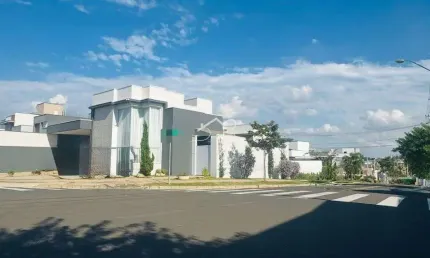 Casa de esquina com piscina no condomínio Park Real em Indaiatuba SP