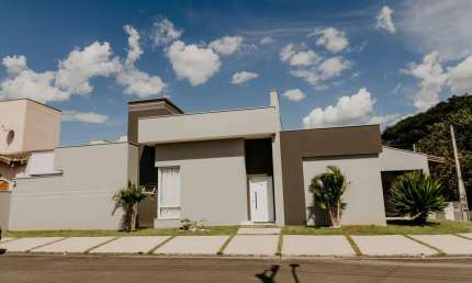 OPORTUNIDADE - CASA TÉRREA À VENDA NO CONDOMÍNIO ILHA DAS ÁGUAS EM SALTO/SP