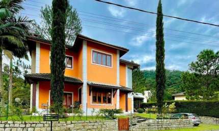 Casa com 3 dormitórios à venda, 220 m² por R$ 920.000,00 - Vargem Grande - Teresópolis/RJ