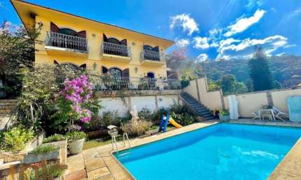 Casa com 3 dormitórios à venda, 146 m² por R$ 820.000,00 - Vale do Paraíso - Teresópolis/RJ