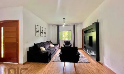 Casa com 3 dormitórios à venda, 170 m² por R$ 670.000,00 - Albuquerque - Teresópolis/RJ