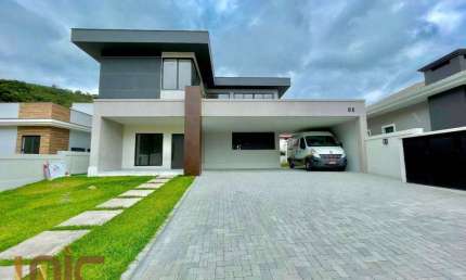 Casa com 4 dormitórios à venda, 220 m² por R$ 1.600.000,00 - Albuquerque - Teresópolis/RJ