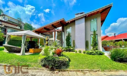 Casa com 3 dormitórios à venda, 200 m² por R$ 1.060.000,00 - Vargem Grande - Teresópolis/RJ