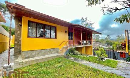 Casa com 3 dormitórios à venda, 250 m² por R$ 1.100.000,00 - Iucas - Teresópolis/RJ