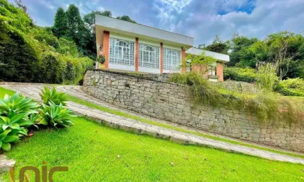 Casa com 3 dormitórios à venda, 284 m² por R$ 1.300.000,00 - Albuquerque - Teresópolis/RJ
