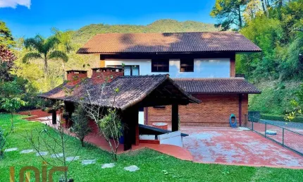 Casa Triplex Espetacular Próxima à Feirinha do Alto – Aceita permuta por Imóvel em Niterói