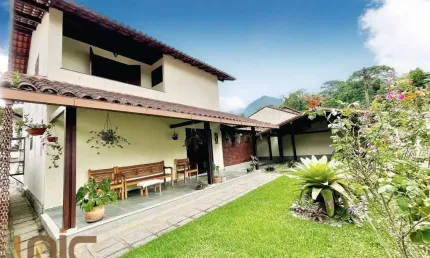 Casa com 3 dormitórios à venda, 239 m² por R$ 1.400.000,00 - Comary - Teresópolis/RJ