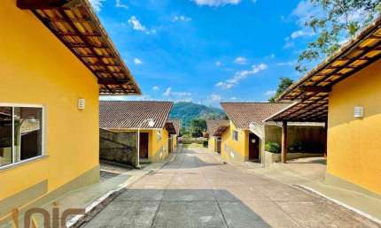 Casa com 2 dormitórios à venda, 52 m² por R$ 360.000,00 - Araras - Teresópolis/RJ