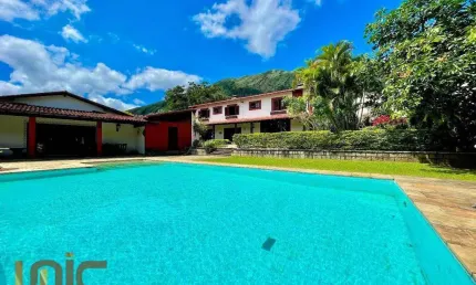 Casa com 5 dormitórios à venda, 576 m² por R$ 2.500.000,00 - Araras - Teresópolis/RJ