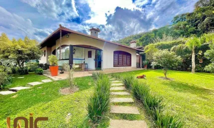 Casa com 4 dormitórios à venda, 215 m² por R$ 1.150.000,00 - Golfe - Teresópolis/RJ