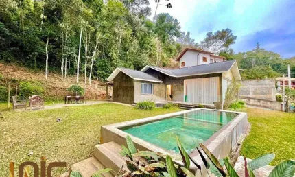 Casa com 3 dormitórios à venda, 200 m² por R$ 1.150.000,00 - Albuquerque - Teresópolis/RJ