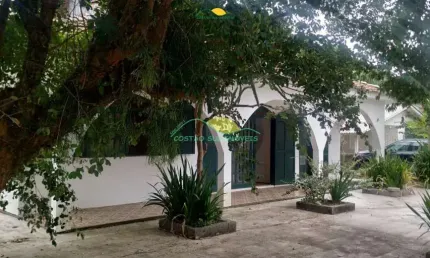 Casa Espaçosa em Morro das Pedras - Ótimo Investimento no Sul da Ilha, rua sem saída a 200 metros d