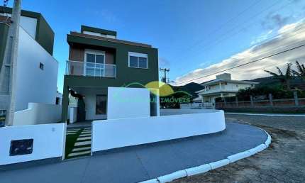Casa Nova no Bairro Açores, a 450 metros da praia, Florianópolis - Vista Maravilhosa para o Mar, -