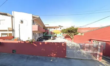 Edificação de alvenaria de dois pavimentos com 8 apartamentos de 1 quarto, 4 por pavimento, no Camp