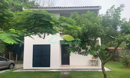 LOCAÇÃO DE DIÁRIAS - Casa Aconchegante com 2 Dormitórios e Área de Lazer no Morro das Pedras – Apro