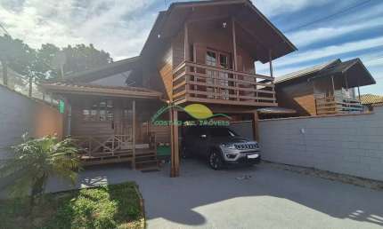 Casa com puro aconchego, à venda, no Rio Tavares em Florianópolis, Santa Catarina