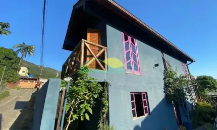 LOCAÇÃO DE DIÁRIAS- Casa Rústica a 200 Metros da Praia – Refúgio Natural em Ribeirão da ilha - Flor