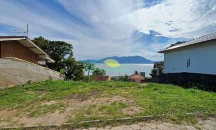 Terreno de 364m², em aclive, com Escritura Pública e financiável com linda vista para o mar e a 160