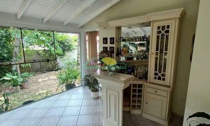 Casa à venda com 3 suítes em rua sem saída no Morro das Pedras, Florianópolis/SC