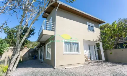 Casa Completa e Espaçosa a Poucos Passos da Praia do Morro das Pedras – Temporada 2025/2026 ( Apena