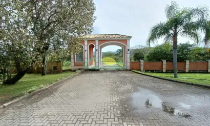Terreno plano 401,14m² em condomínio fechado, lagoinha do leste ii, com escritura pública, financiá