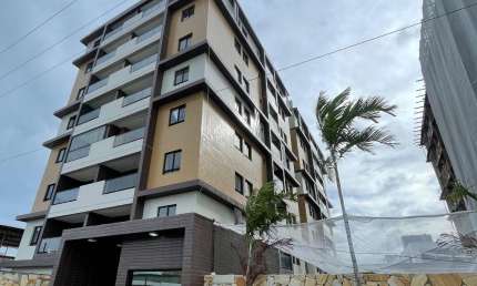 Apartamento na Praia do Poço 2 quartos sendo 1 suite e porteira semi-fechada