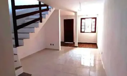 Ótima casa duplexdesocupada 1º locação 2 suítes em condomínio