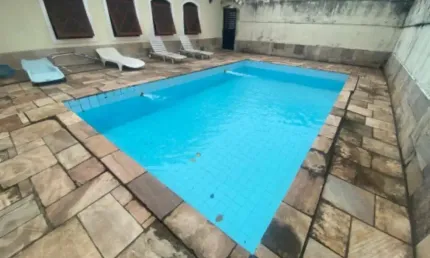 Casa de 3 Dorm c/2 suítes, PISCINA, CHURRASQUEIRA, 3 VAGAS. 190 m² de área útil. Bairro; Canto do Forte.