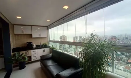 Apto de 3 dorm c/ 1 suíte, sacada gourmet, 112,16 m² de área útil. bairro: canto do forte.