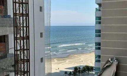 Apto de 2 dorm. c/ 1 suíte, 30 metros da praia, 69,05 m² de área útil. bairro: maracanã.