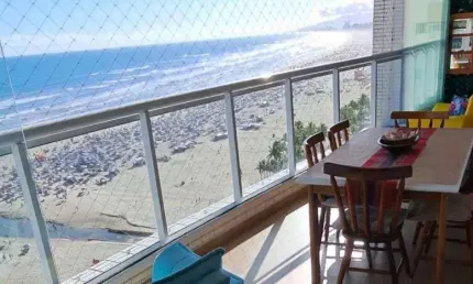 Apto FRENTE MAR de 3 Dorm revertido p/ 2 c/ 1 suíte, 2 VAGAS, 101m² de área útil, MOBILIADO. Bairro: BOQUEIRÃO.