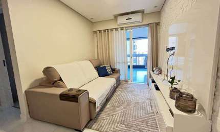 Apto de 2 Dorm c/ 2 suítes, mobiliado SACADA GOURMET, 93 m² de área útil. Bairro; TUPI.
