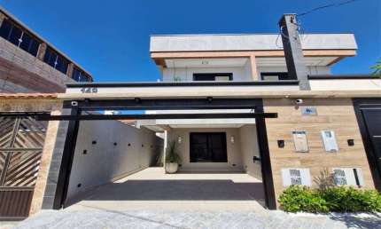 Casa de 3 Dorm c/ 3 SÚITES, 100 metros da PRAIA, 125 m² de área útil.