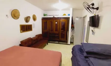 KITNET, Prédio Frente Mar, 30 m² de área útil. Bairro: TUPI.