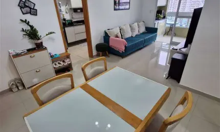 Apto de 2 Dorm, sendo 2 suítes, c/ sacada, 2 vagas demarcadas, 74 m² de área útil. BAIRRO: CANTO DO FORTE.