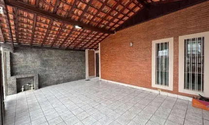Casa isolada 3 dorms c/ 1 suíte, 145 m² de área útil, churrasqueira, escritório e 2 vagas de garagem.bairro: guilhermina.