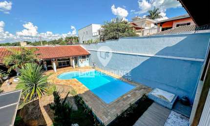 Casa residencia com piscina na cidade de Itatiba/SP