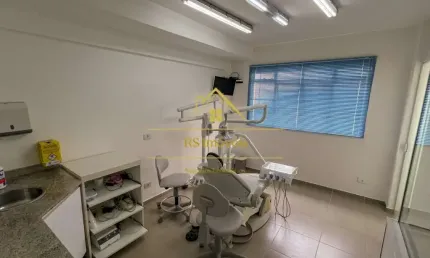 Sala Comercial com equipamentos odontologicos para venda no Bacacheri