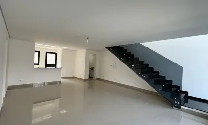 SOBRADO/FRENTE RUA 4 QUARTOS 220m² EM PRENTE AO PARK AUTODROMO