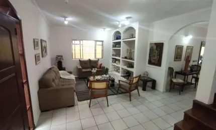 Sobrado com 3 dormitórios à venda, 221 m² por R$ 950.000,00 - Jardim Helena Maria - Guarujá/SP