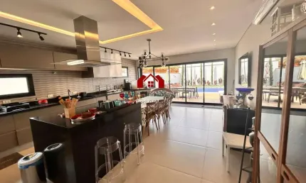 Casa a venda com 3 suítes Com design moderno 241 metros