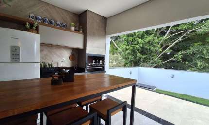 Sobrado em Indaiatuba, Condomínio Jardins di Roma com 3 suítes - 190m²
