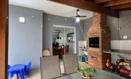 Sobrado no Condomínio Villagio di Itaici com 3 quartos, 1 suíte - 158 m²