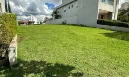 Terreno em Indaiatuba, Condomínio Alto de Itaici - 403 m²