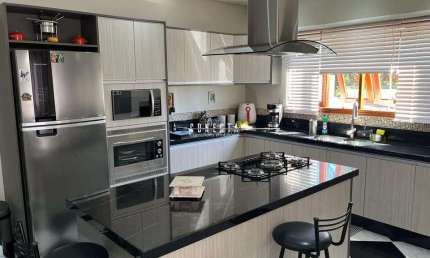 Sobrado em Indaiatuba, Jardim Bela Vista com 3 quartos - 264 m²