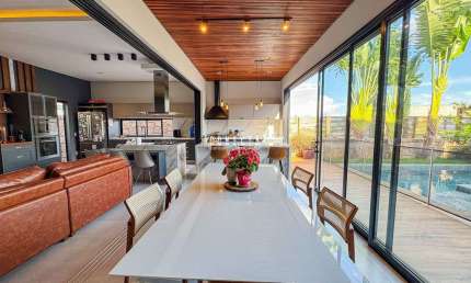 Casa Térrea em Indaiatuba, Condomínio Maria José com 3 suítes - 257 m²